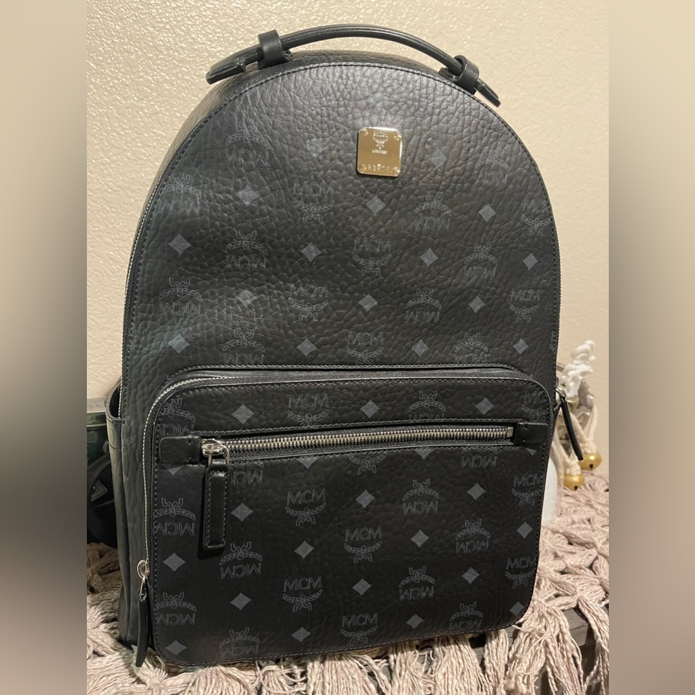 MCM stark vistetos logo monogram backpack